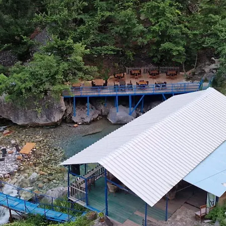 Waterfall Theth בית הארחה